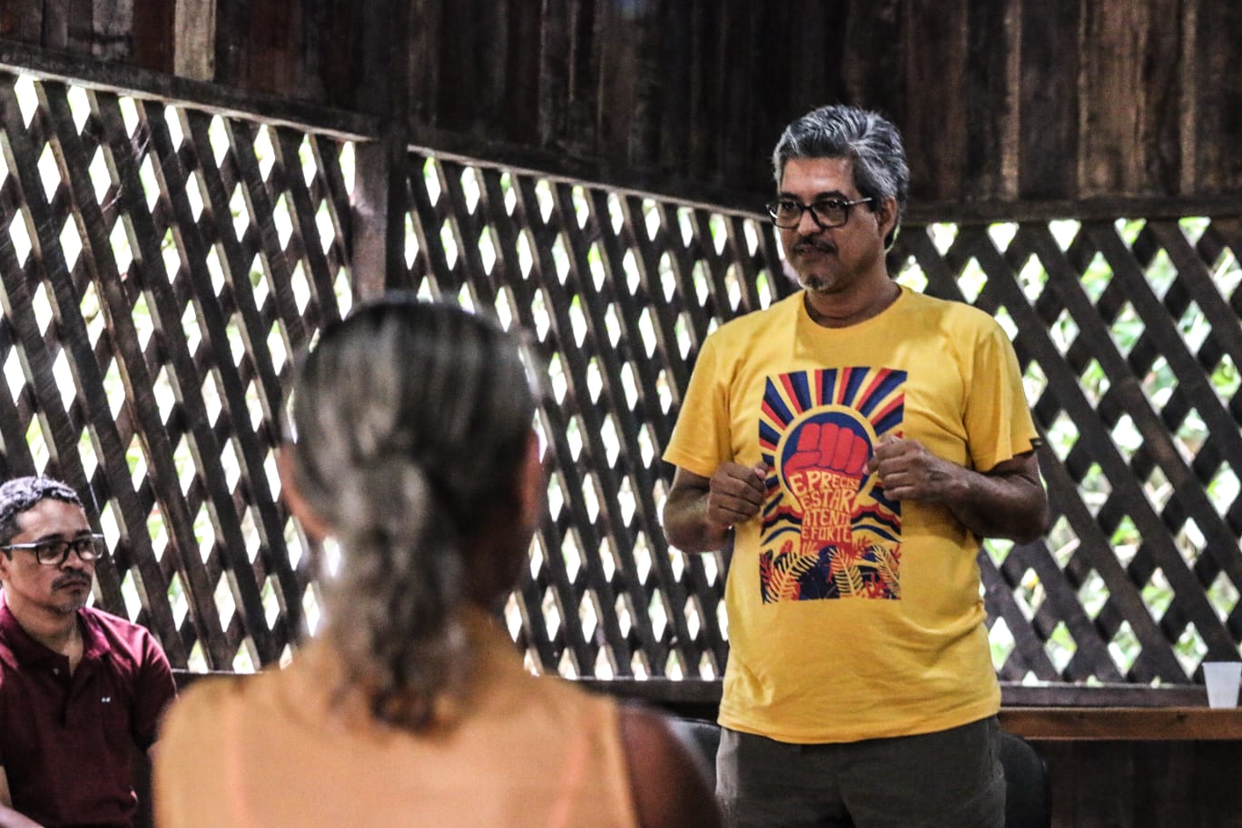 Edvaldo e Perpétua denunciam condições precárias da Escola São Pedro, no Antimary